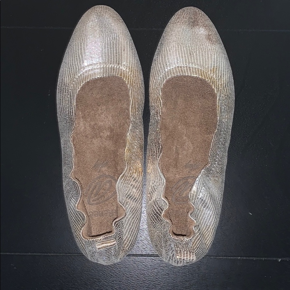 JRenne flats